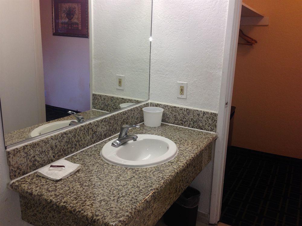 Value Inn Bellflower Extérieur photo