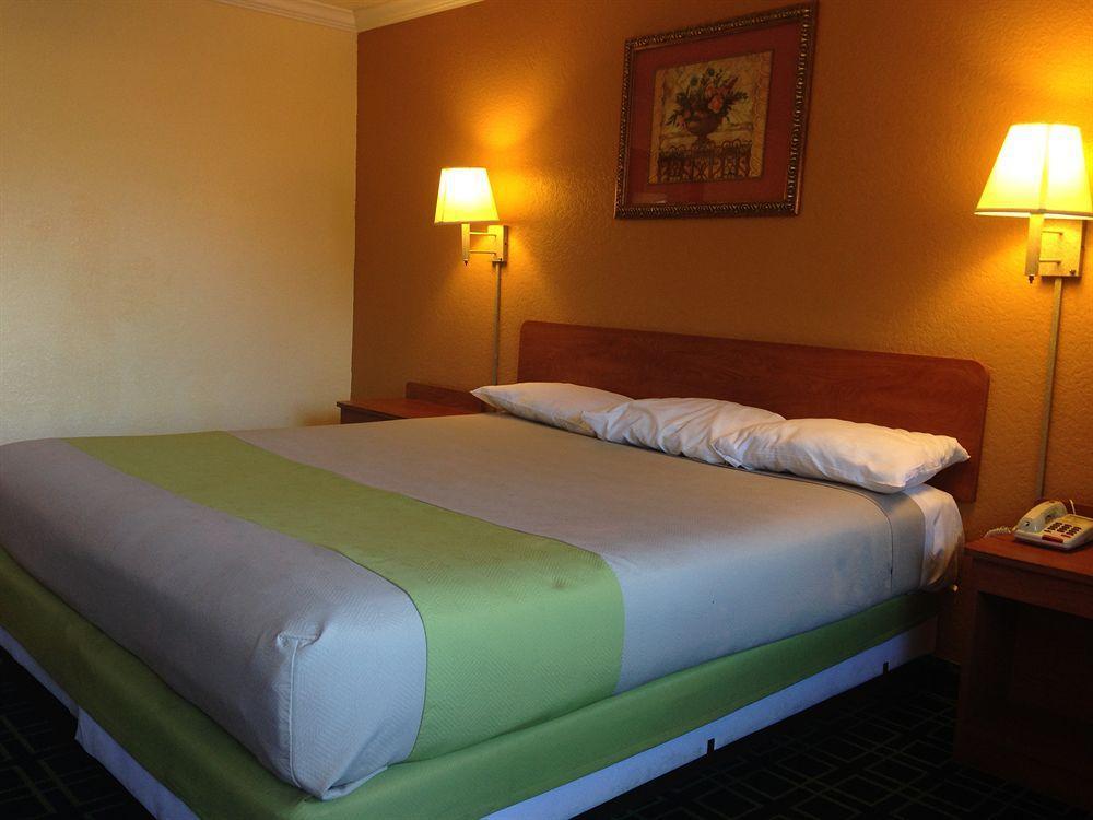 Value Inn Bellflower Extérieur photo